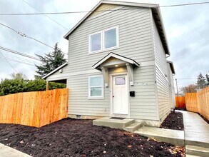 Building Photo - 12244 NE Stanton St