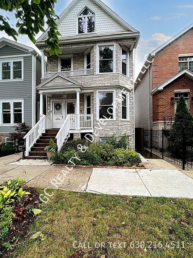 Building Photo - 3327 N Claremont Ave