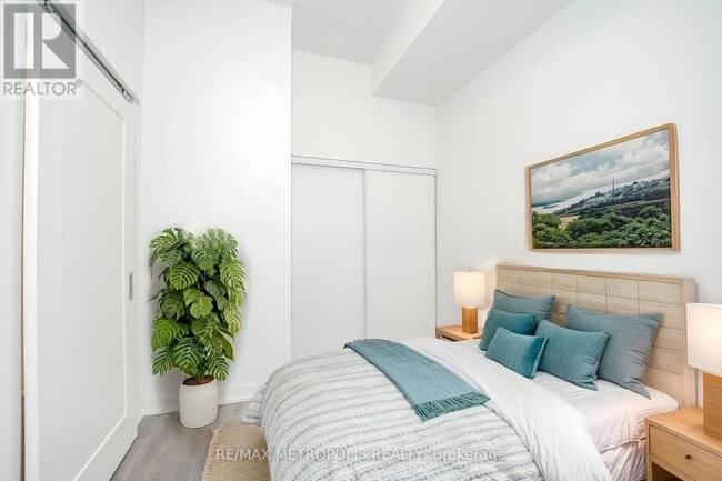 Photo du bâtiment - 2 Manderley Dr