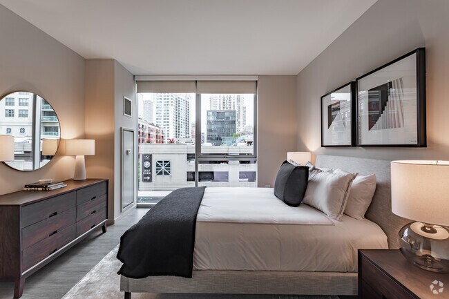 Building Photo - Residences at 8 East Huron