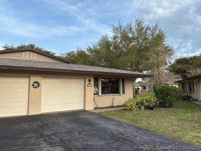 Building Photo - 1628 Palmland Dr
