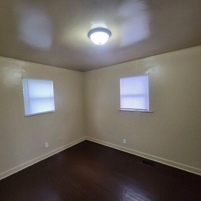 Foto del edificio - Convenient West Side Location! 3BR/2BA!