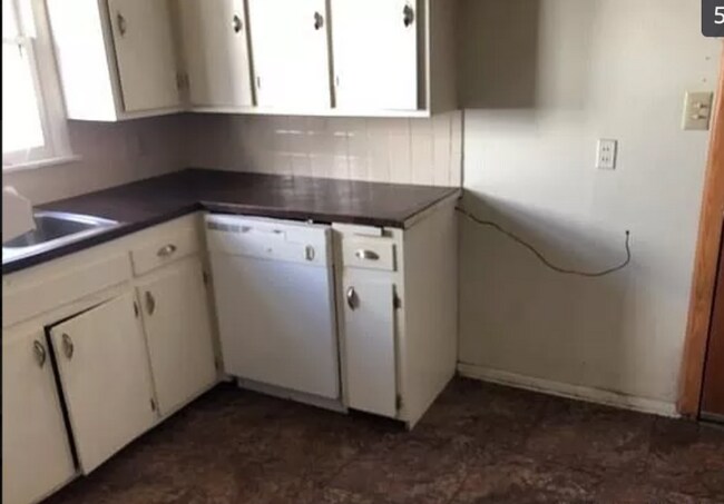 Building Photo - 2026 Pawnee Ave