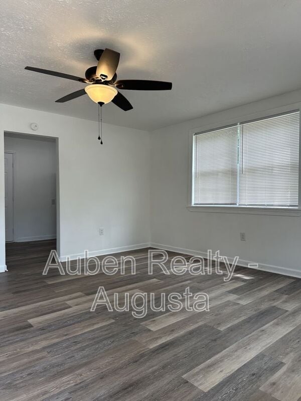 Building Photo - 461 Monetta St S E