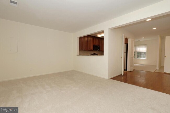 Building Photo - 5965 1st Landing Way