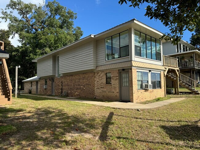 Building Photo - 7411 Bay Rd
