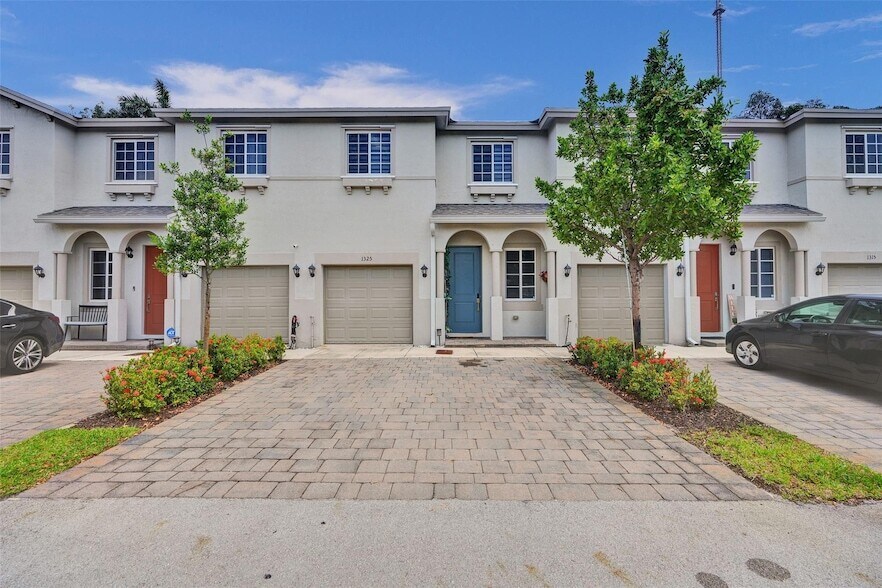 Foto principal - 1325 NW 208th Terrace