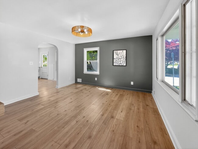 Building Photo - 101 Elinor Ave