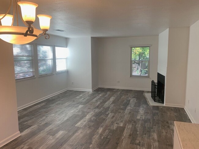 Building Photo - Recently Remodeled 2 bedroom 1 bathroom up...