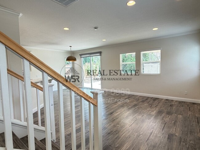 Photo - 5798 Mapleview Dr House
