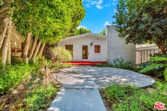 Building Photo - 1542 Marmont Ave