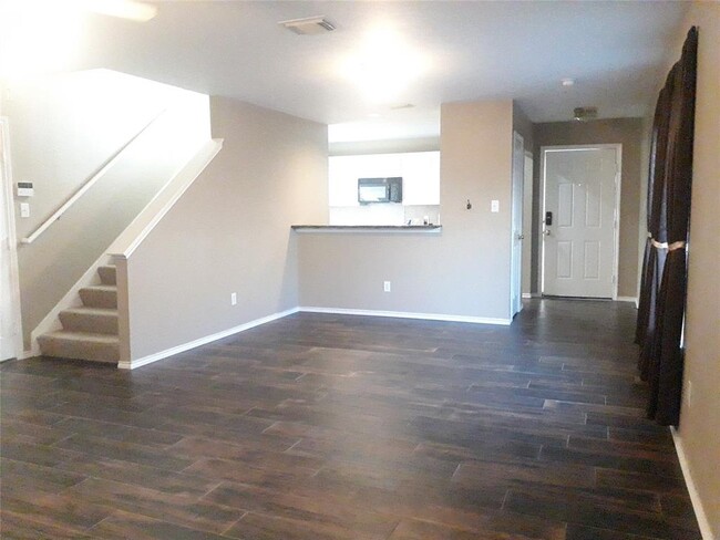 Foto del edificio - 1702 Redwing Pines Dr