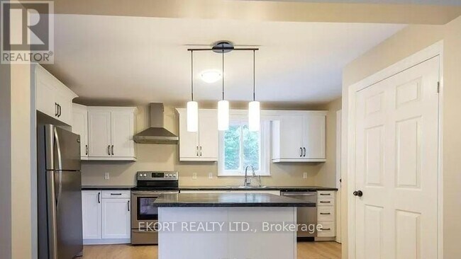 Building Photo - 306 MacDonald Ave