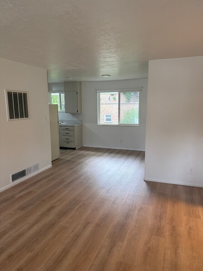 Foto del edificio - 205 N Freeman Ave