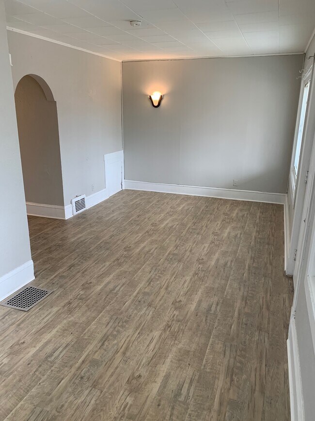 Living Room - 7001 Flowerdale Ave
