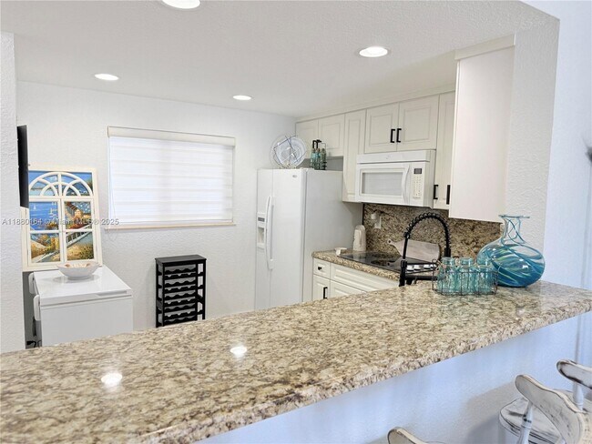 Foto del edificio - 4000 NE 170th St