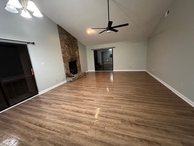 Foto del edificio - Charming 2 Bed/2 Bath Condo - Mallard Head Subdivision - Spacious Deck - Fireplace - Community Pool