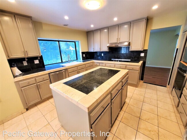 Building Photo - 5 br, 2.5 bath House - 5259 Rio Grande Dr