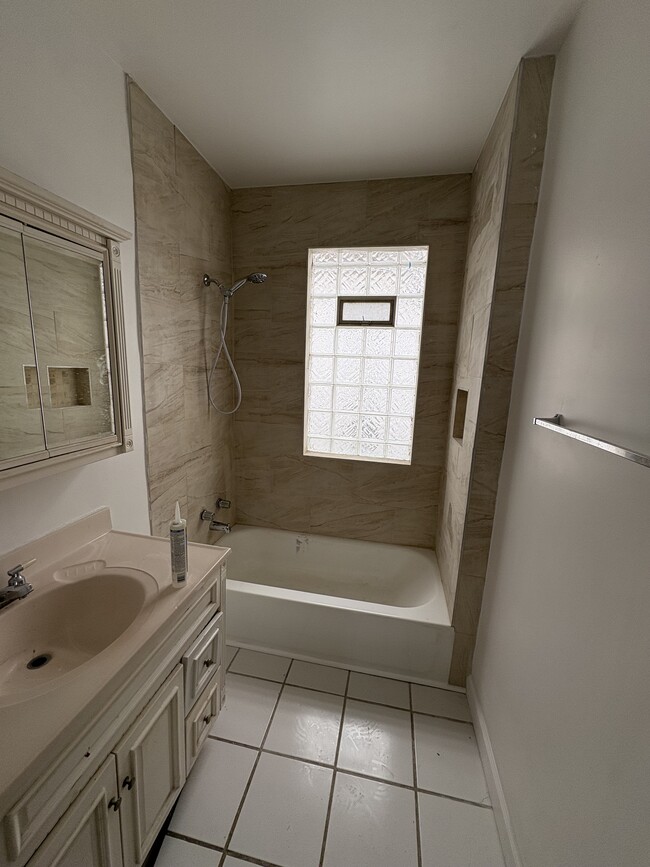 Foto del edificio - 3983 Talbot St