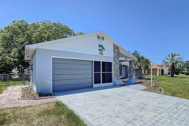 Foto del edificio - 3 BEDROOM-UPDATED-SPRING HILL