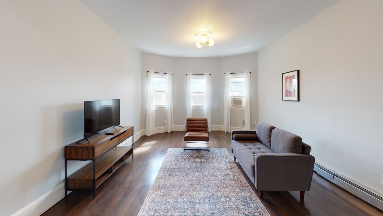 Photo - Private bedroom in 4 bed/1.5 bath Home