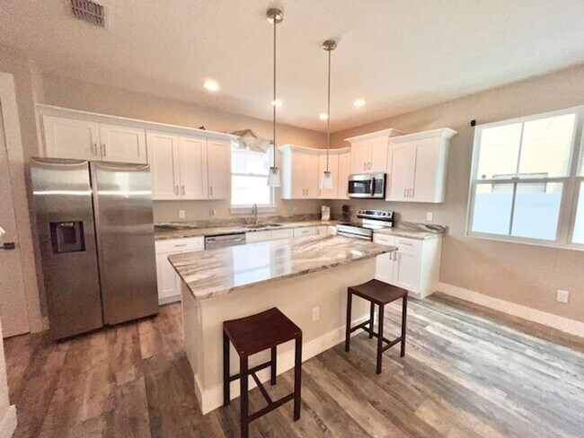 Building Photo - Orlando - 3 Bedroom, 2.5 Bathroom - $2,345.00