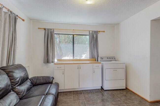 Foto del edificio - 1321 Lobo Pl NE