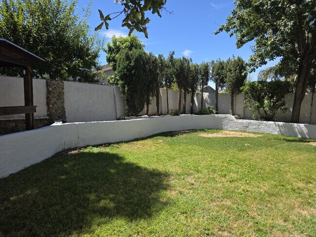 Foto del edificio - Beautiful house for rent in Folsom 4 bd 3 bath 1920 sq feet