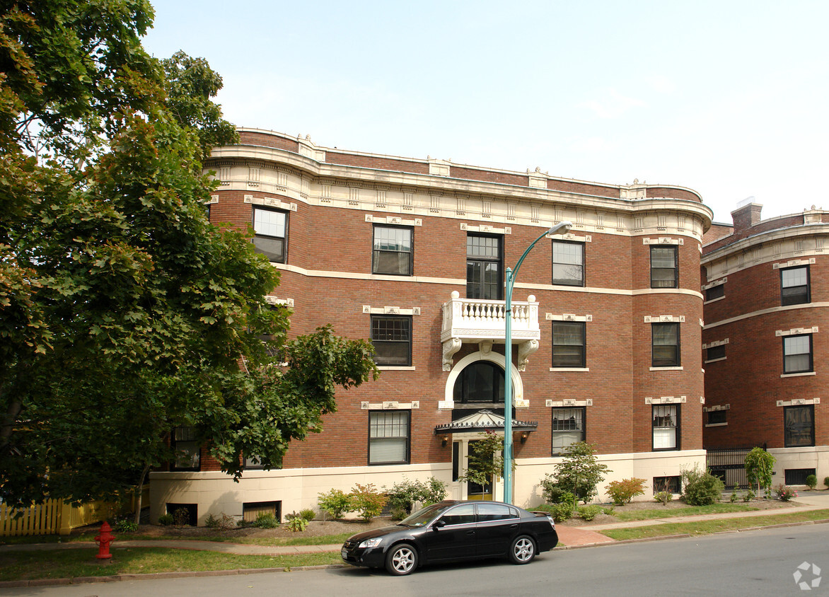 Building Photo - 63 Barker St