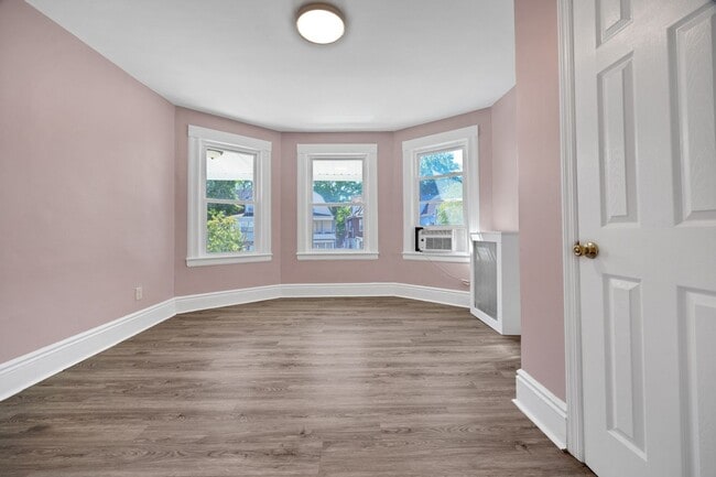 Foto del edificio - Charming 3BR Duplex in East Orange