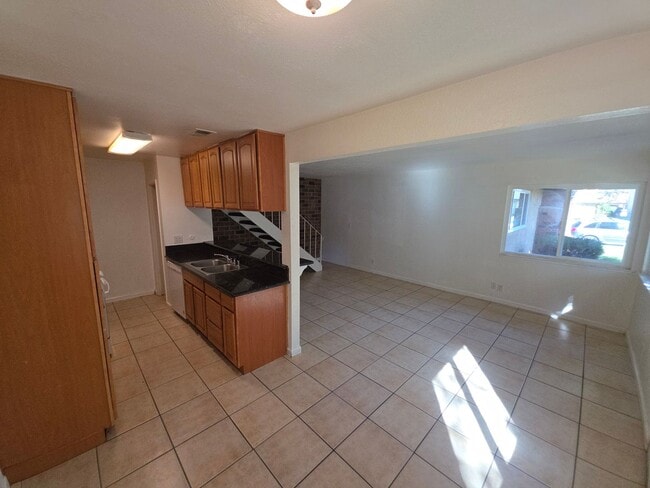 Foto del edificio - Charming 2BR/1BA Townhouse in Auburn - Available Now!