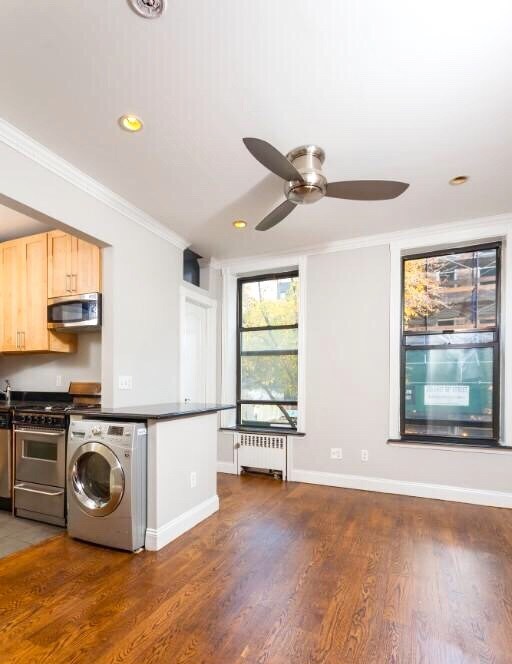 Living Room & Kitchen - 250 E 50th St