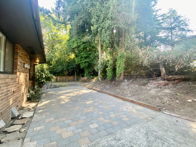 Building Photo - 4053