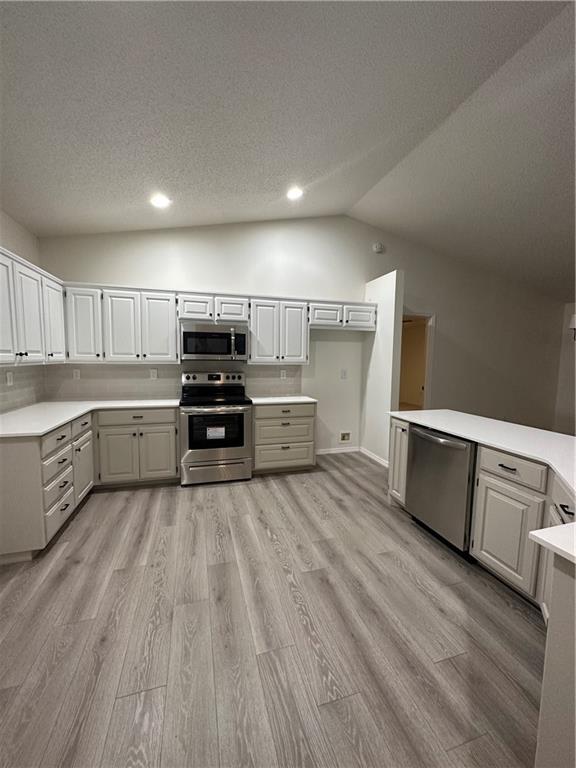 Foto del edificio - 14 Sunderland Dr