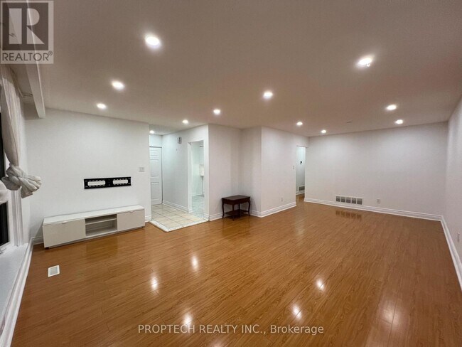 Building Photo - 34 Broomfield Dr