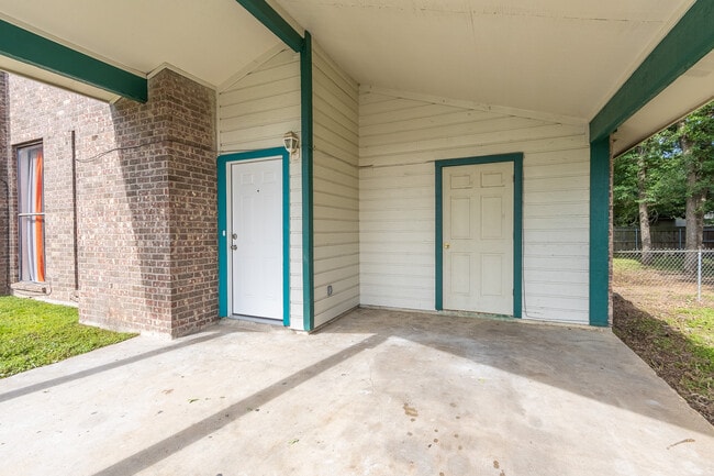 Building Photo - 2919 Forest Bend Dr