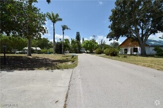 Building Photo - 3461 Lakeview Dr