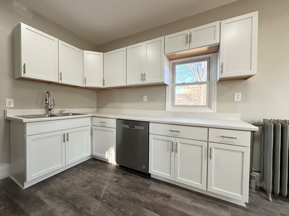 Foto principal - Gorgeous 4 Bedroom Home in Saint Paul!
