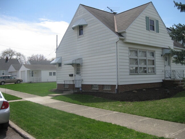 Building Photo - 13928 Oakview Blvd
