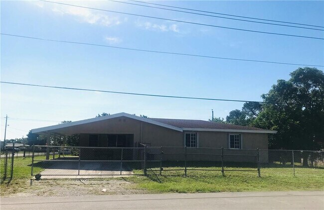 Building Photo - 651 SW 26th Ave