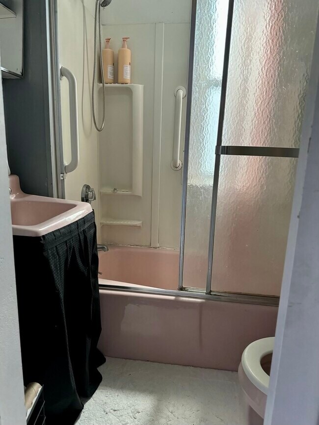 Foto del edificio - 869 Saratoga St