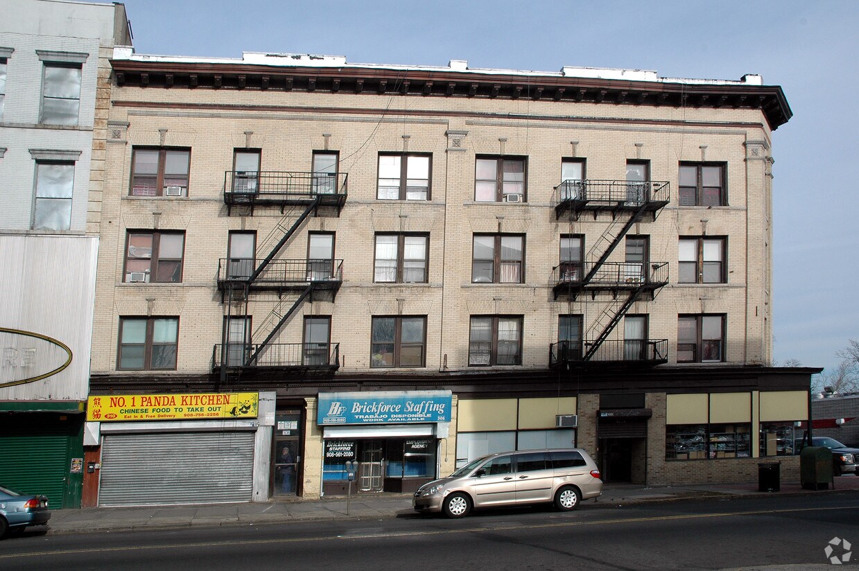 Foto del edificio - 300-314 W Front St