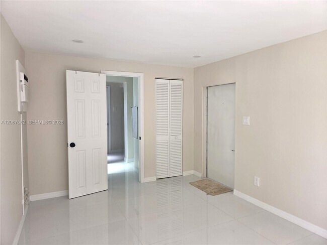 Foto del edificio - 4319 Tyler St