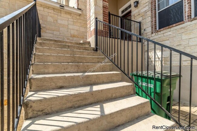 Foto del edificio - 407 Marbella Vista