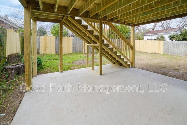 Building Photo - 1007 Hogan St