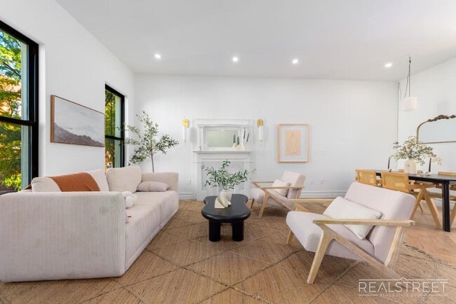 Foto del edificio - Stunning Brand New Townhouse for Rent in Bushwick!