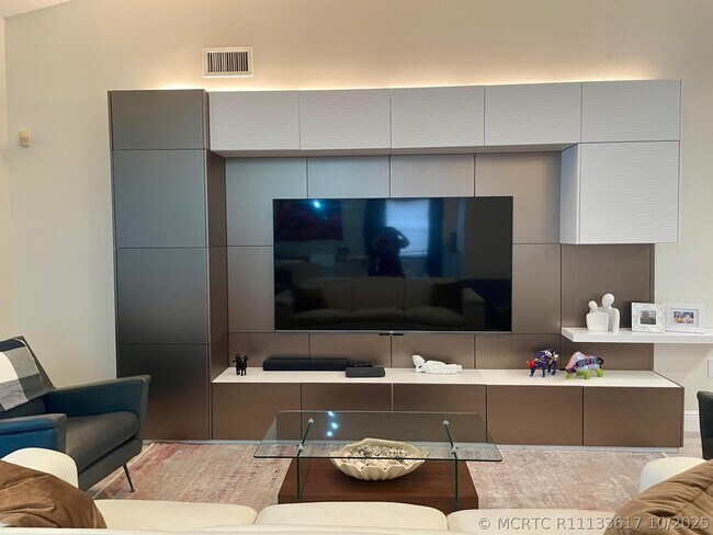 Foto del edificio - 9709 Shadybrook Dr