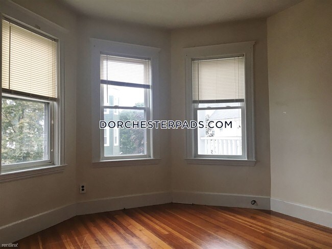 Building Photo - 18 Howes St
