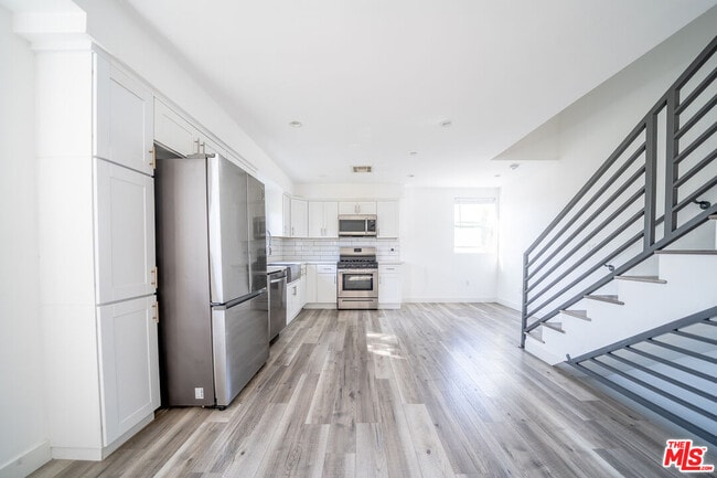 Building Photo - 5746 Elmer Ave