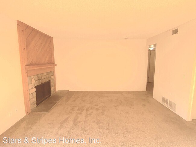 Building Photo - 2 br, 1.5 bath House - 14130 E. Temple Dri...